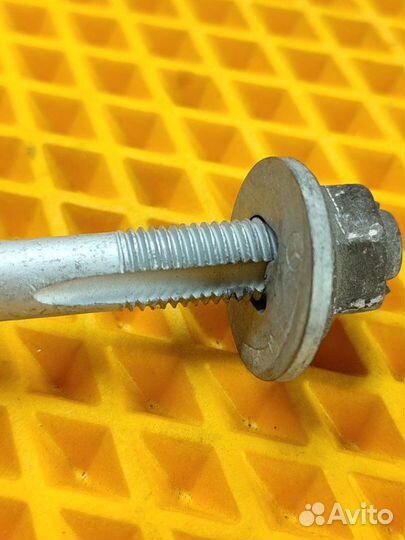 Болт развальный Mercedes S W221 3.5 M272 2009