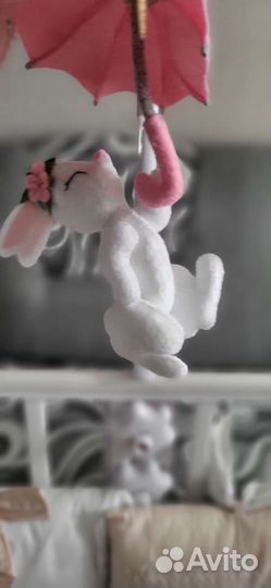 Детская кроватка с маятником