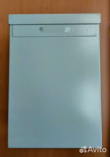 Настенный ящик с замком