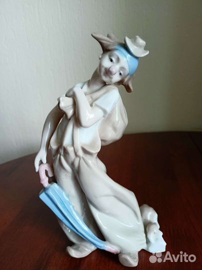 Статуэтка фарфор клоун