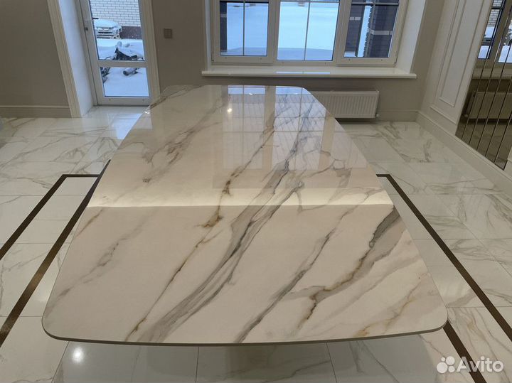 Стол c дизайнерской ножкой Вельвет керамогранит