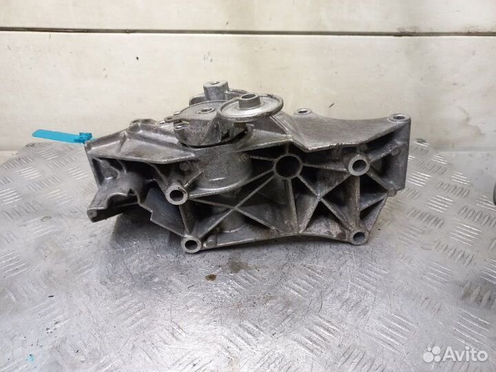 Кронштейн генератора Volkswagen Golf 4 1.6 16V AUS