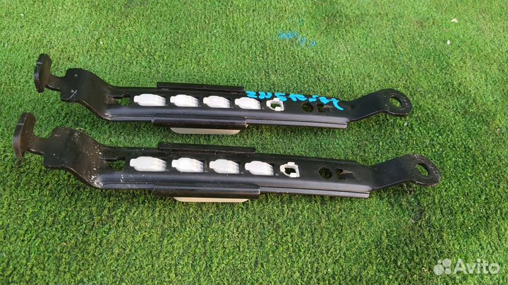 Регулятор ремней безопасности пара Toyota Wish