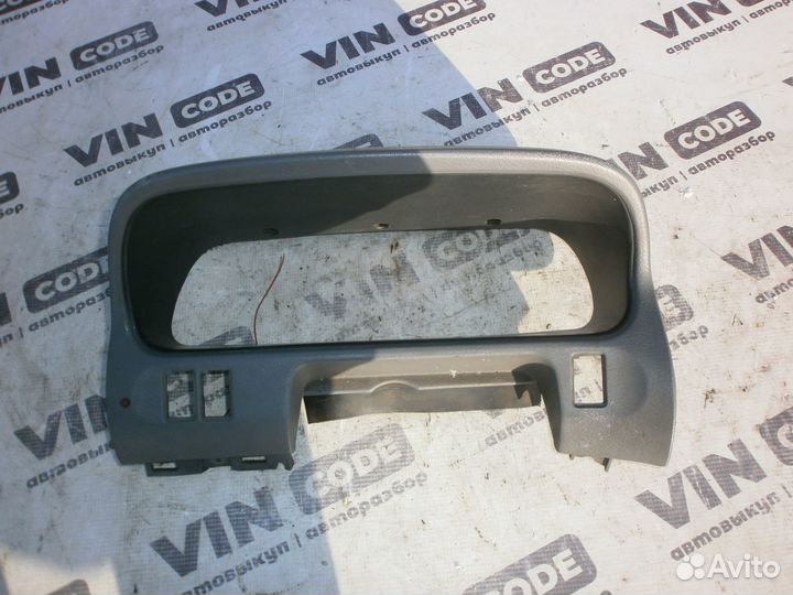 Консоль щитка приборов Nissan Terrano 2