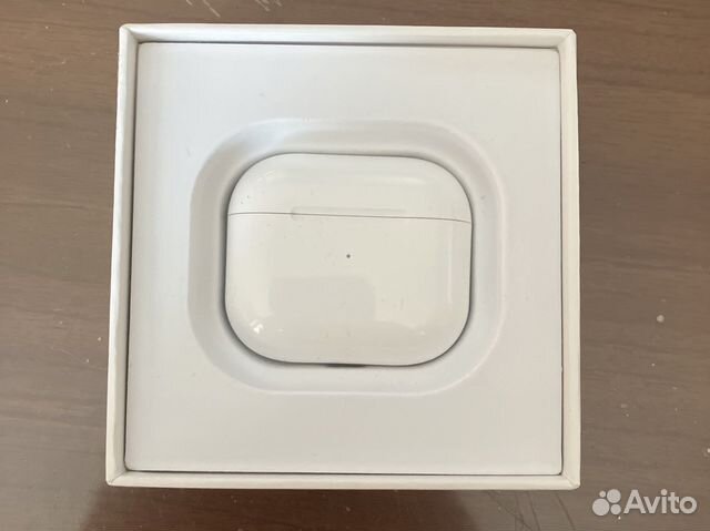 AirPods pro (на фотке 3)