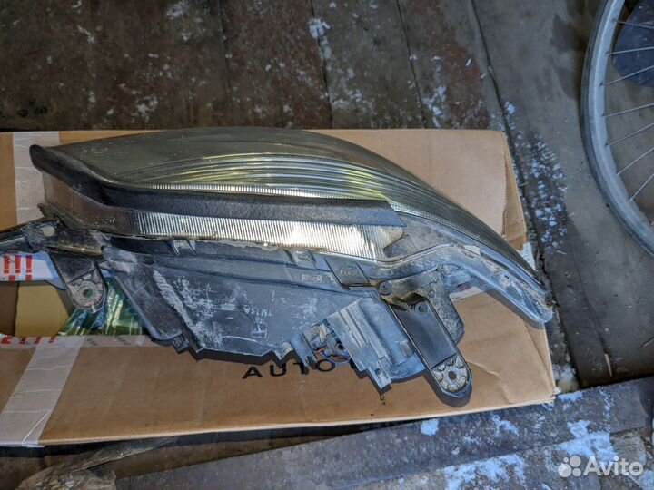 Фара правая mitsubishi Outlander 2006