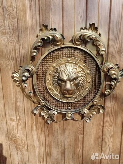 Кованый лев