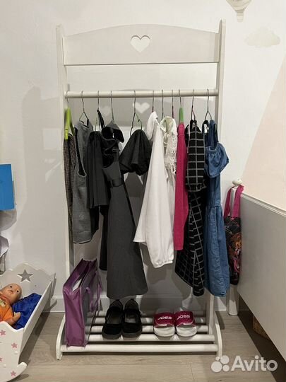 Вешалка из дерева