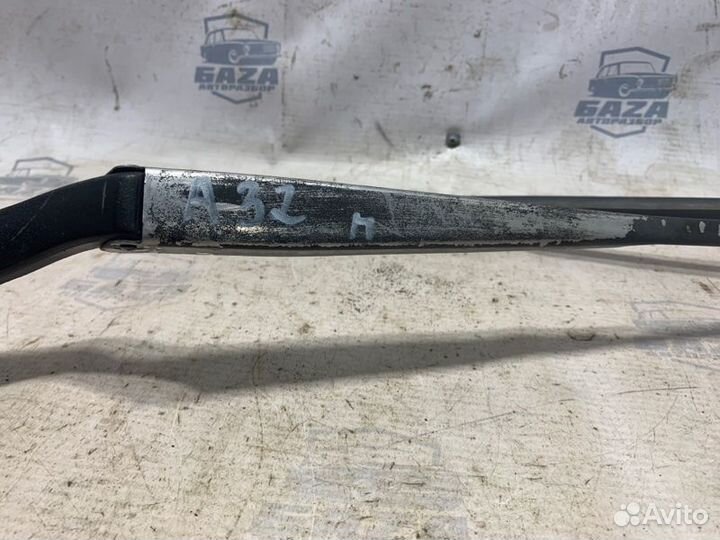 Поводок дворника правый Nissan Cefiro A32 VQ20DE