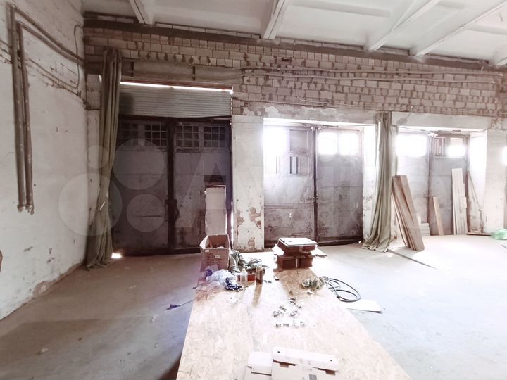 База с площадкой и ж/д-веткой, 1739 м²