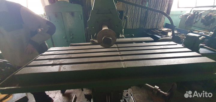 Фрезерный универсальный станок 676