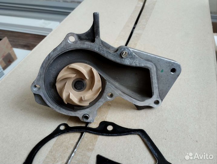 Водяной насос форд 1778516