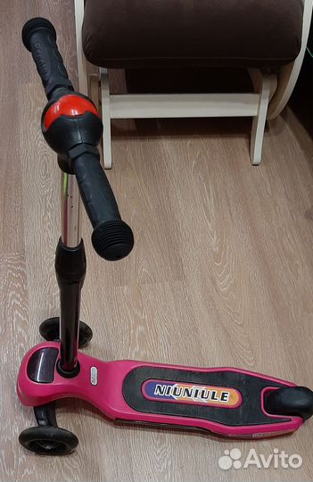 Самокат детский со светящимися колесами