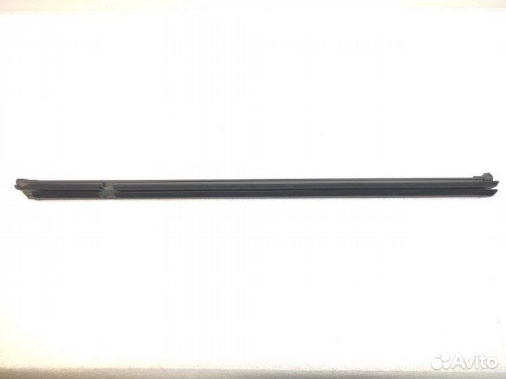 Уплотнитель стекла двери задний правый Volkswagen