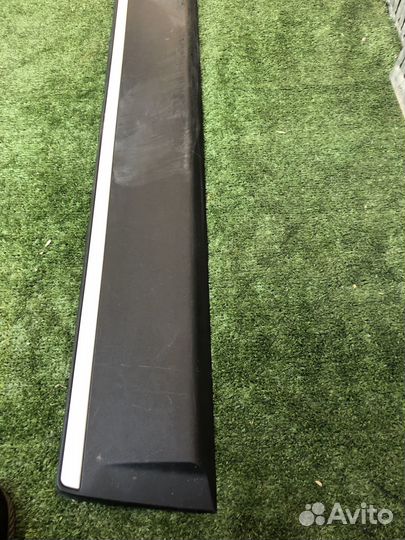 Молдинг передней правой двери вольво