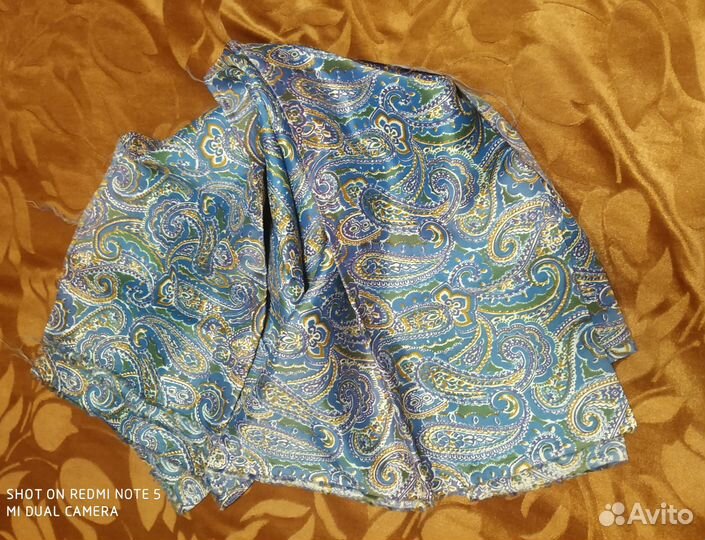 Отрезы тканей для пошива нарядов