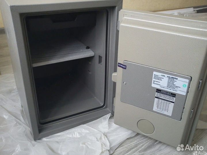 Огнестойкий сейф Valberg FRS-49 EL