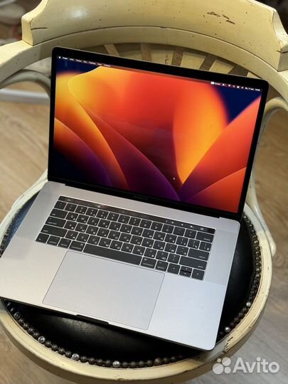 Macbook pro 15 2017 i7 16gb 512gb