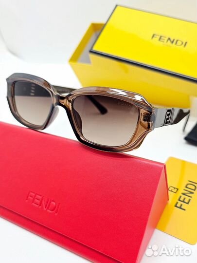 Солнцезащитные очки fendi