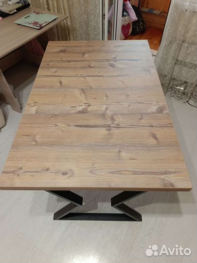 Кухонный стол новый
