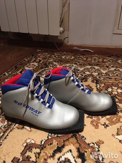 Лыжные ботинки