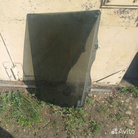 Боковое стекло на ipsum 21 кузов