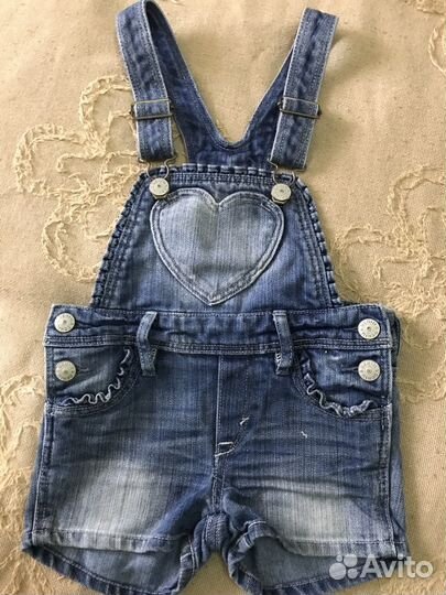Джинсовые шорты на лямках 104