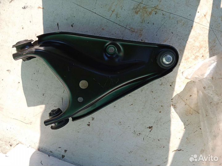 Рычаг передний правый Largus Sandero logan Almera