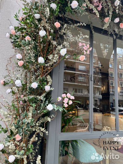 Оформление входной группы, витрин магазина, кафе