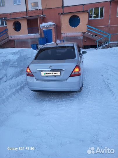 Nissan Tiida Latio 1.5 AT, 2008, битый, 320 000 км