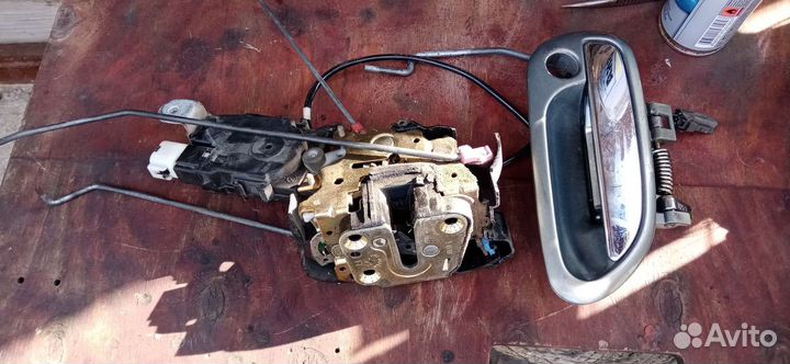 Замок дверной правый передний