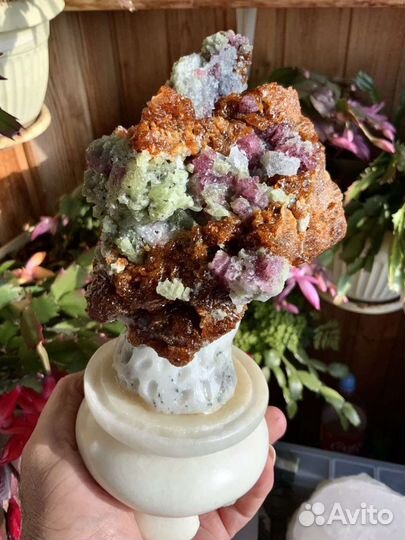 Камень Минерал Трёхцветная шпинель 1.95кг Вьетнам