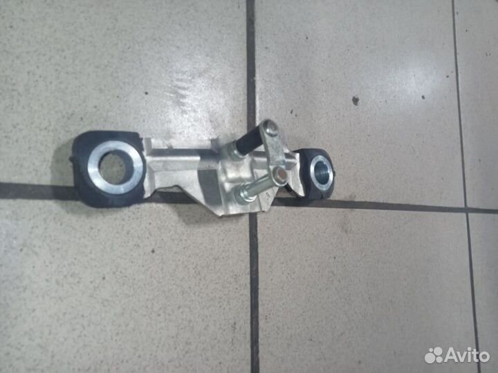 Ответная часть замка багажника Фабия 2 рестайлинг