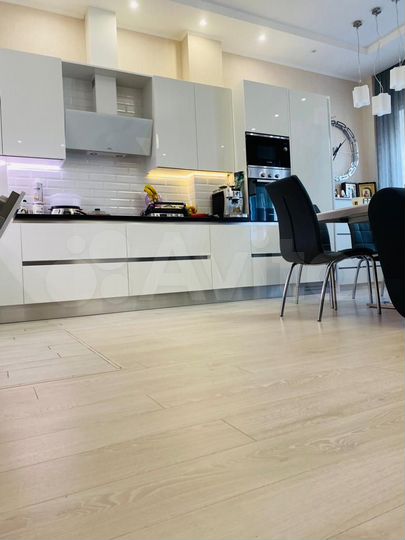 3-к. квартира, 100 м², 4/8 эт.