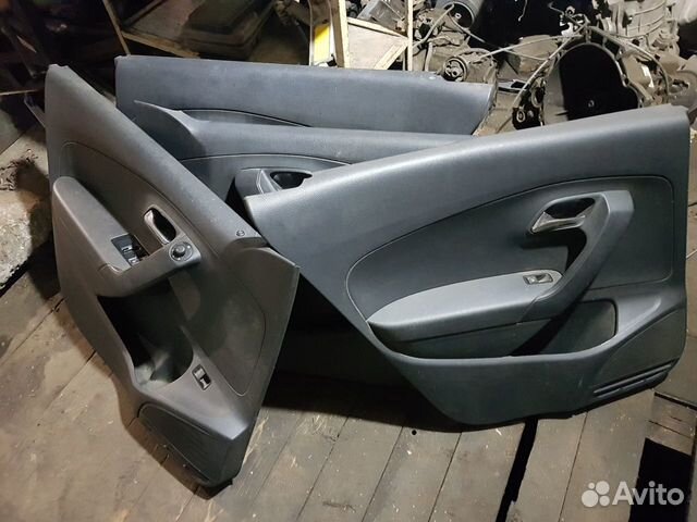 Обшивка двери Volkswagen Polo