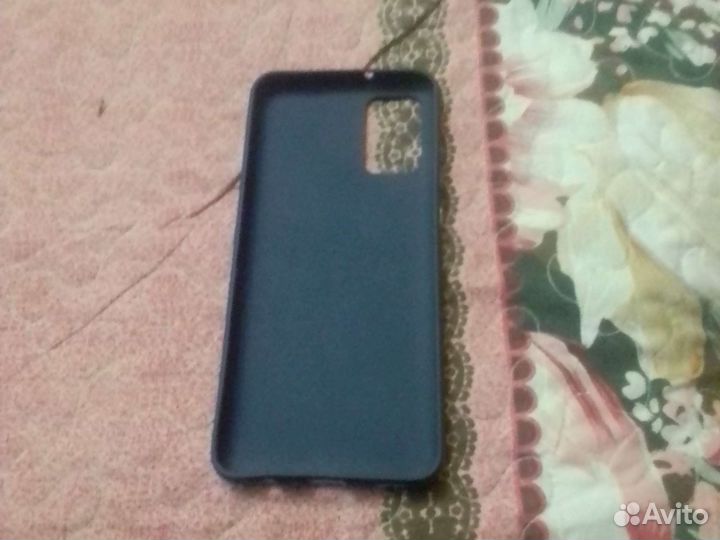 Чехлы на телефон