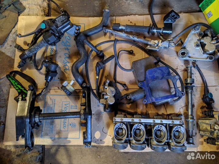 Часть мотоцикла Kawasaki GPZ 1000 zx 1000 ZZR 600