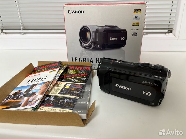 Видеокамера Canon Legria HF200