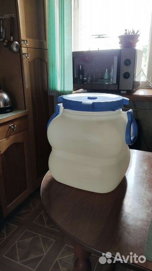 Емкость для воды пластиковая 20л