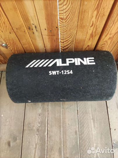 Сабвуфер и усилитель в автомобиль