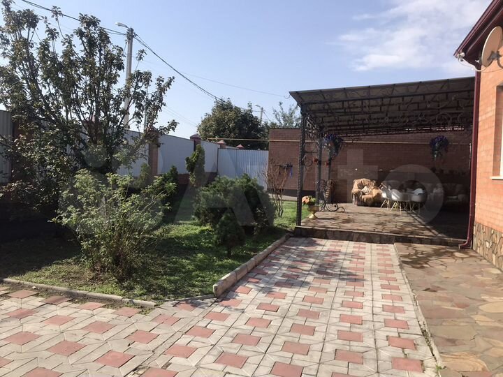 Коттедж 180 м² на участке 10 сот.