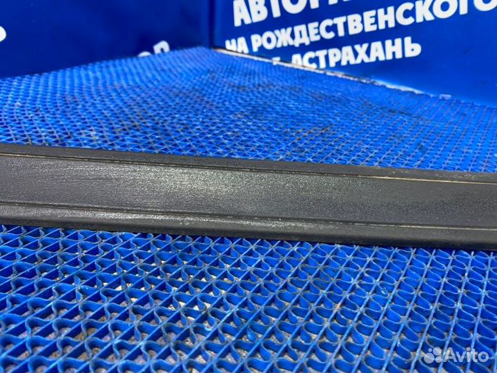 Накладка на порог Toyota Auris хэтчбек 1ZR 2007