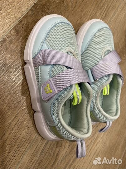 Бу кроссовки 25