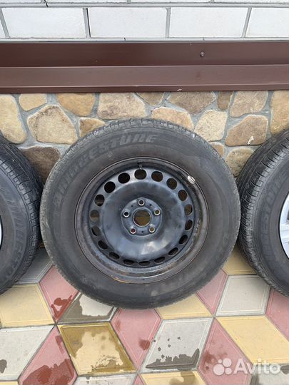 Bridgestone Dueler H/P 215/65 R16