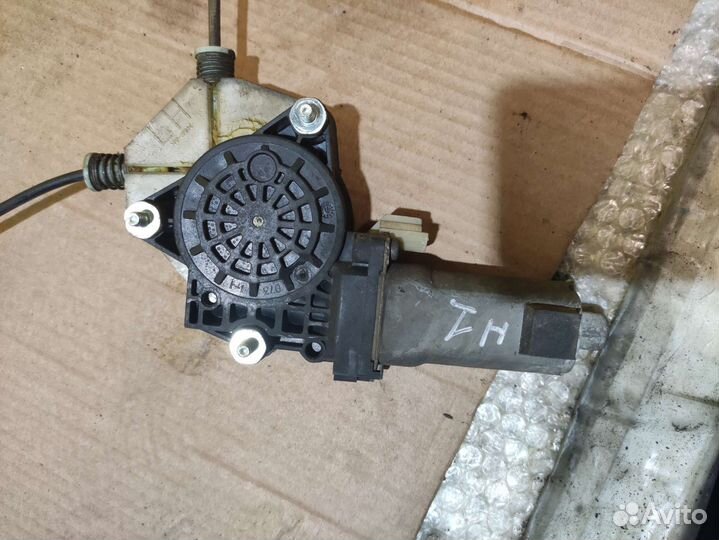 Передний левый стеклоподъёмник Grand Starex 2010