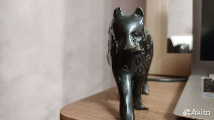 Леопард фигурка дерево