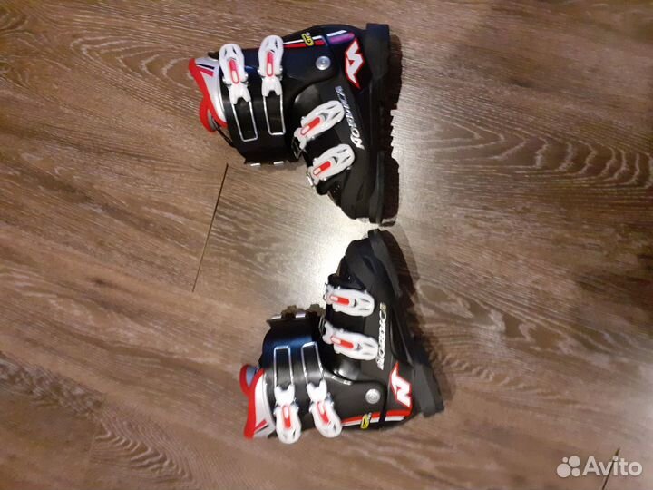 Ботинки горнолыжные