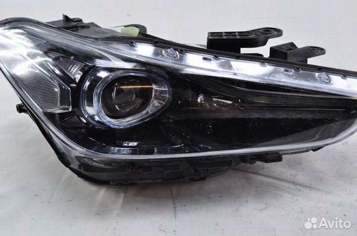 Б/У Б/У Фара правая Genesis G70 2017-2021