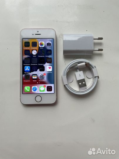 iPhone SE 32gb с комплектом