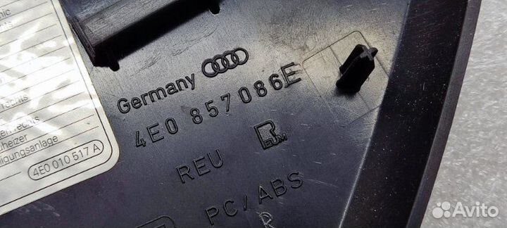 Накладка торпедо правая Audi A8 D3 BVJ 2007